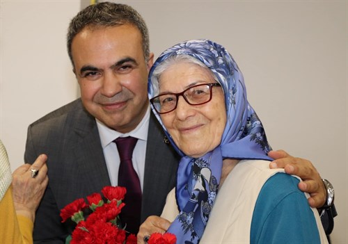 İlçe Kaymakamımız Cemil Özgür Öneği, Yaşlılara Saygı Haftası münasebetiyle, İzmir Huzurevi Yaşlı Bakım ve Rehabilitasyon Merkezi’ne ziyarette bulundu.