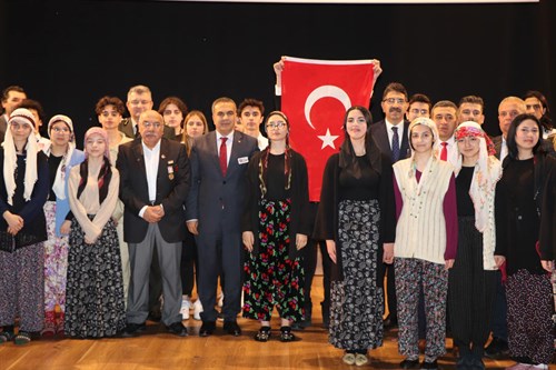  İlçemizde 18 Mart Şehitleri Anma Günü ve Çanakkale Zaferi’nin 108. yıl dönümü münasebetiyle tören icra edildi.