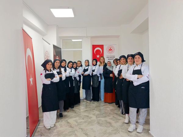 Aile Destek Merkezi’nde (ADEM) yoğun ilgiyle devam eden eğitimlerde Anneler Mutlu Çocuklar Mutlu