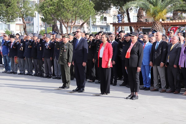 18 Mart Çanakkale Zaferi’nin 110. Yıl Dönümü ve Şehitleri Anma Günü Dolayısıyla Çelenk Sunma Töreni Düzenlendi