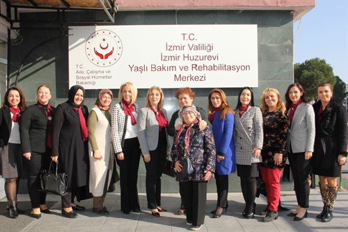 Karabağlar Gönül Elçileri Karabağlar İzmir Huzurevi sakinlerini ziyaret etti