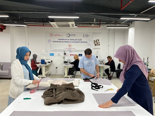 ''Mobilya Döşemeciliği ve Dikişi'' eğitimleri düzenlendi.