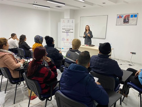 ''Mobilya Satış Danışmanı'' eğitimleri verildi.