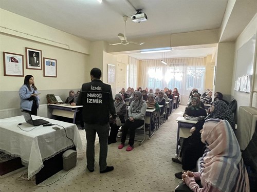 "En İyi Narkotik Polisi: Anne" projesi kapsamında ilçemizdeki annelere ulaşıldı.