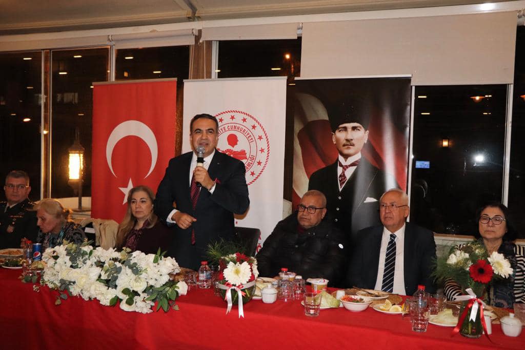 İlçe Kaymakamımız Cemil Özgür Öneği ve eşi Özlem Öneği tarafından şehit yakınları ve gazilerimiz onuruna iftar yemeği düzenlendi.