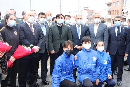 Valimiz Sayın Yavuz Selim KÖŞGER, ilçemizde yapımı tamamlanan halı sahaların açılış törenine katıldı.